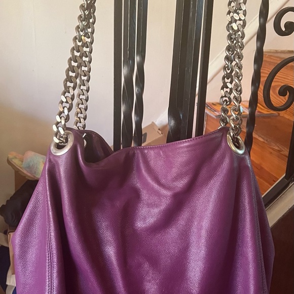 100% authentic, used purple leather Valentino handbag - Picture 2 of 4